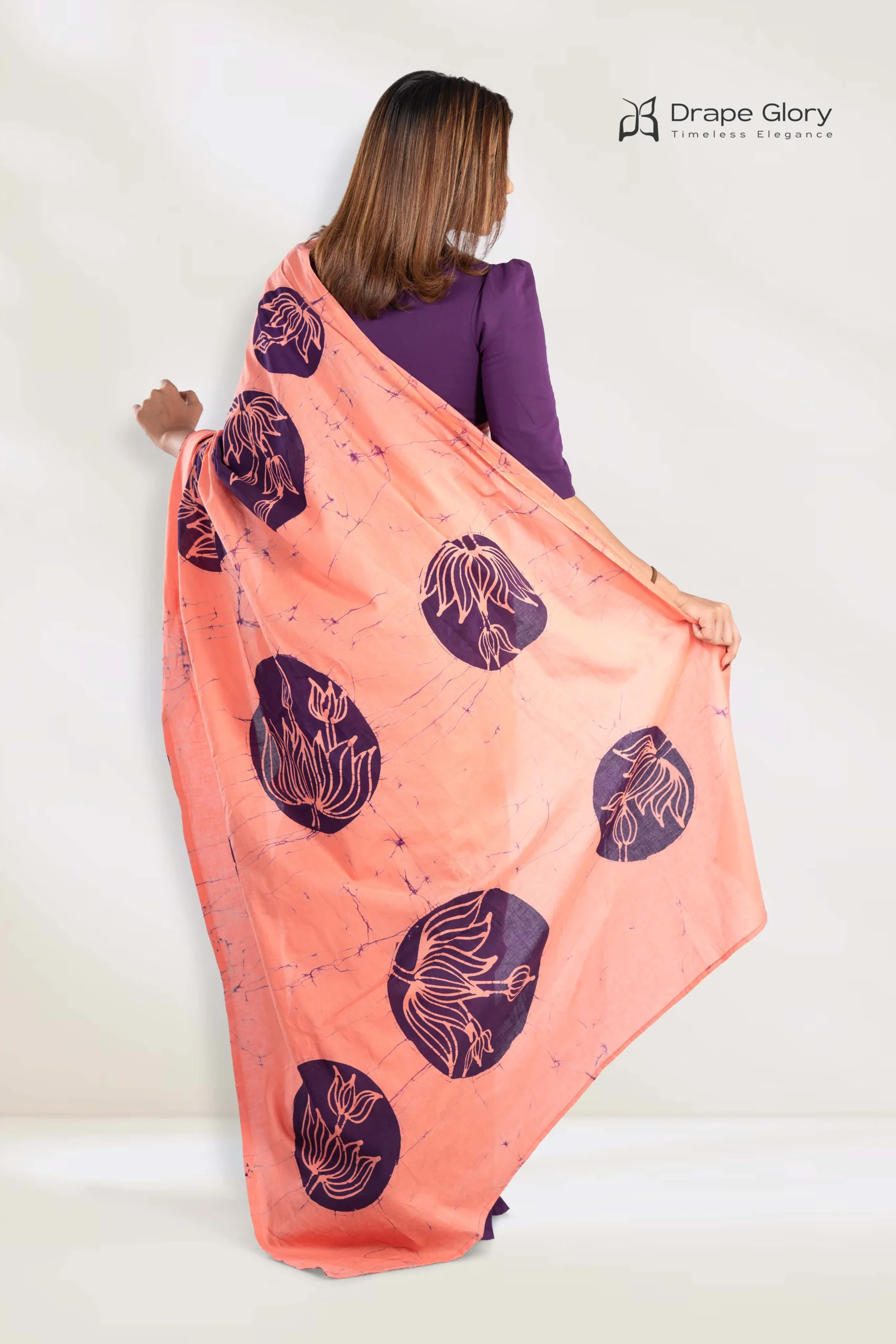 “Lotus Bloom” Two Colour Batik Saree – 260031BFW - Image 4