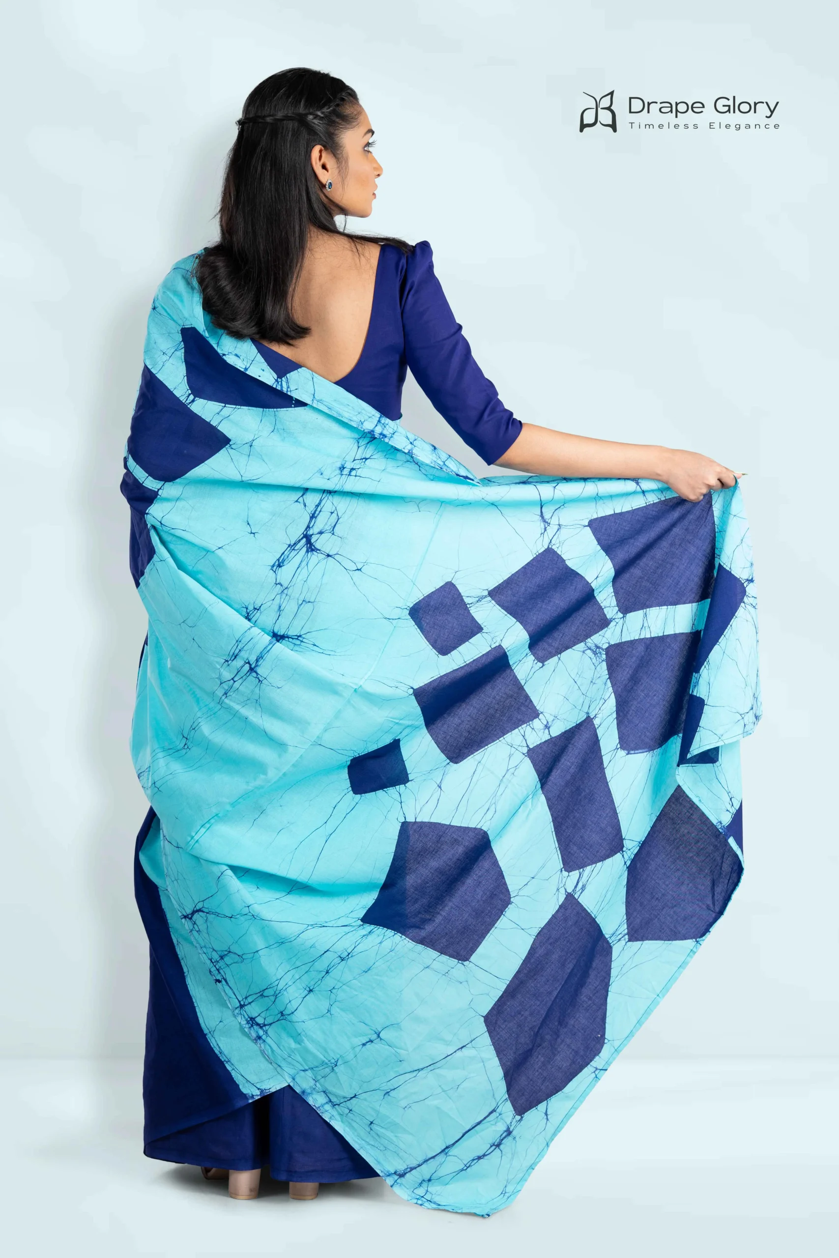 “Aqua Mosaic” Two Colour Batik Saree – 260038BFW - Image 3